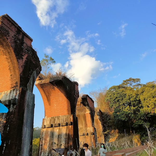 Remains of Longteng Bridge