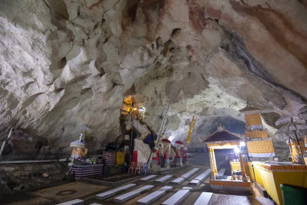 Goa Giri Putri Temple