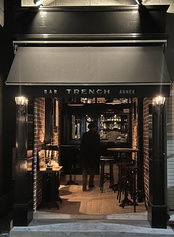 Bar TRENCH 2