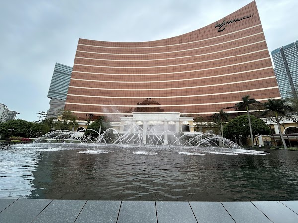 Wynn Macau Fountain 4