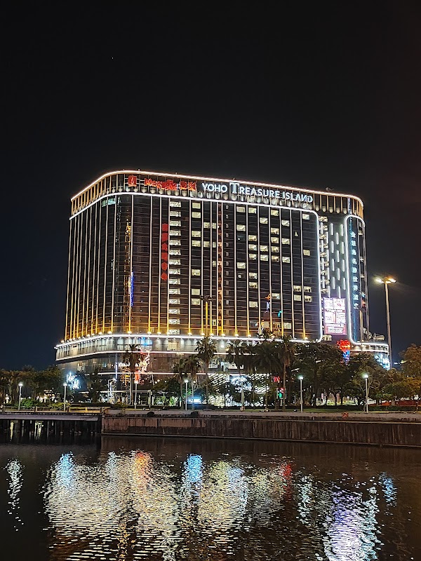 Wynn Macau Fountain 3