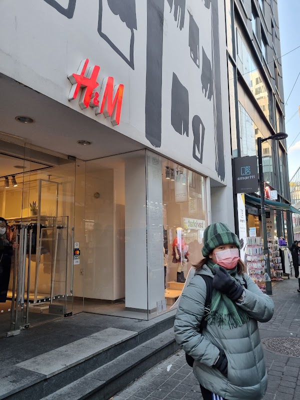 H&M Myeongdong Jungang-gil