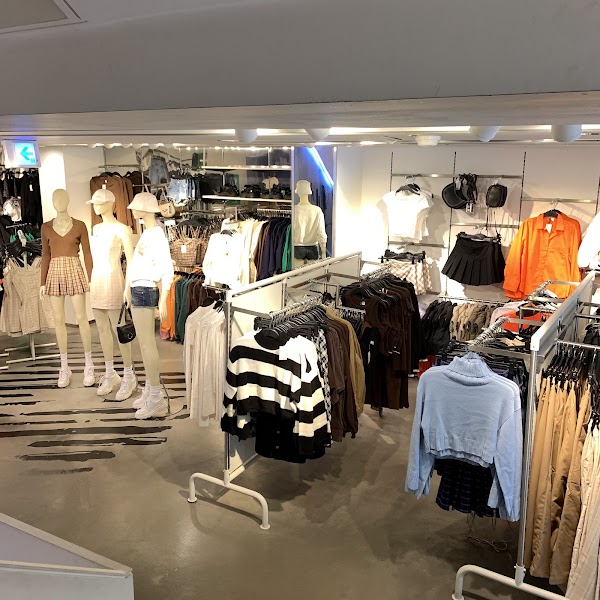 H&M Myeongdong Jungang-gil 5