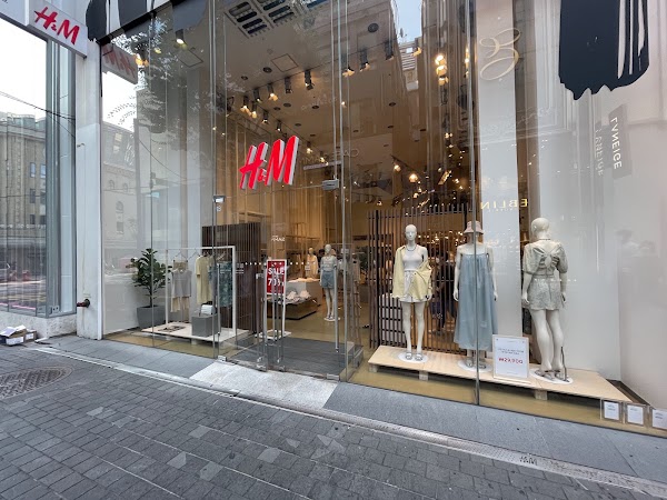 H&M Myeongdong Jungang-gil 3