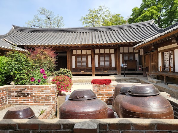 Choe Jun's House