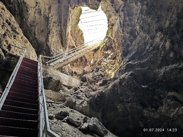 Köw Ata Underground Lake