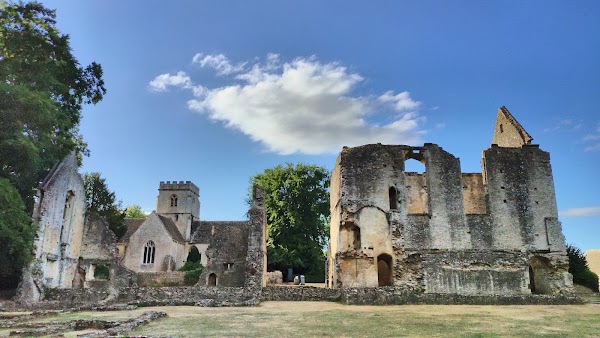 Minster Lovell Hall & Dovecote 1