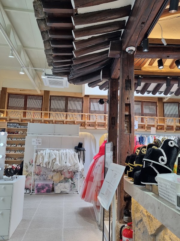 한복남 프리미엄점 Hanboknam premium hanbok rental shop 3