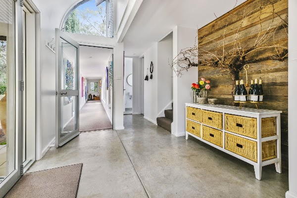 Winmark Wines & Winmark Art Gallery 4