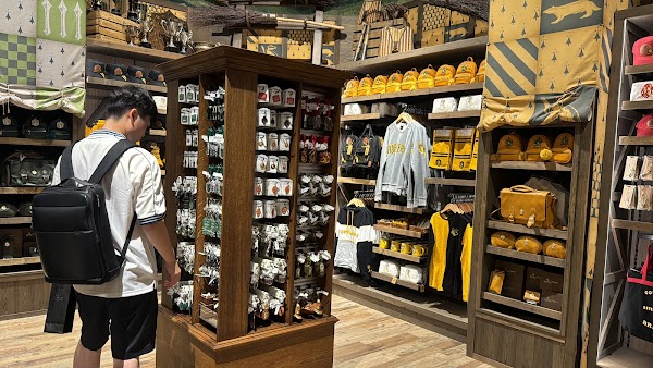 Studio Tour Shop 3