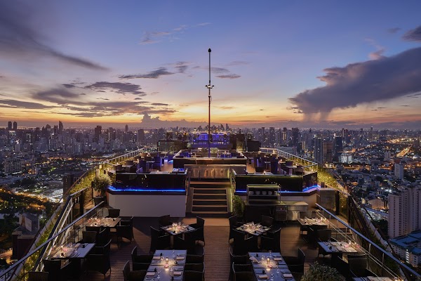 Vertigo & Moon Bar Rooftop 4