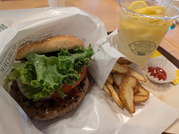 FRESHNESS BURGER New Chitose Airport 3