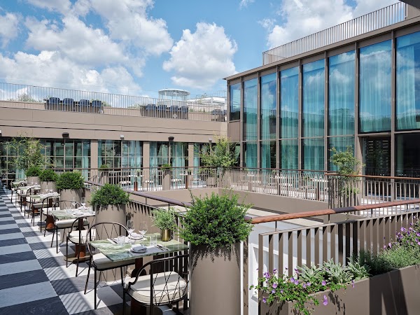 Neue Hoheit Restaurant & Bar 3