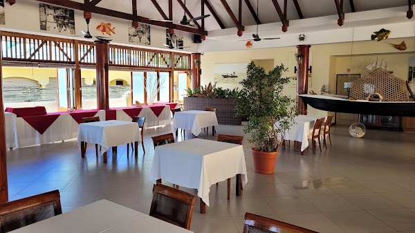 Pirogue Restaurant & Bar