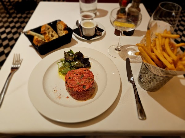 Chez Pierre - French Restaurant in Monaco with Bar 4