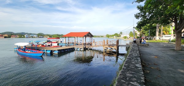 Muelle Para Transporte Lacustre, Flores, Petén, Guatemala. 4