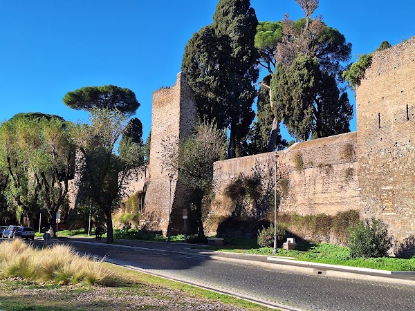 Pyramid of Caius Cestius 4