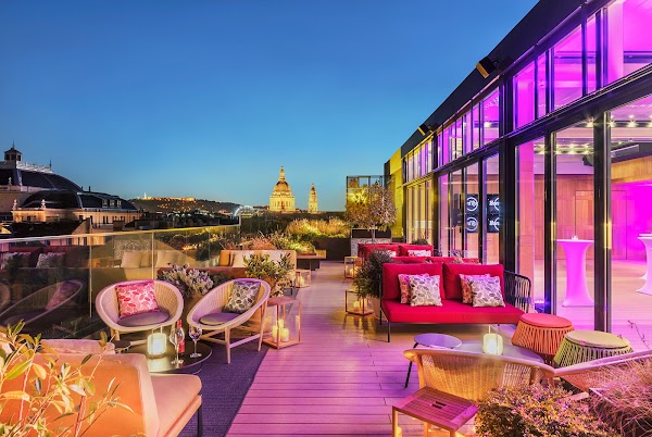 Roxy Rooftop Lounge
