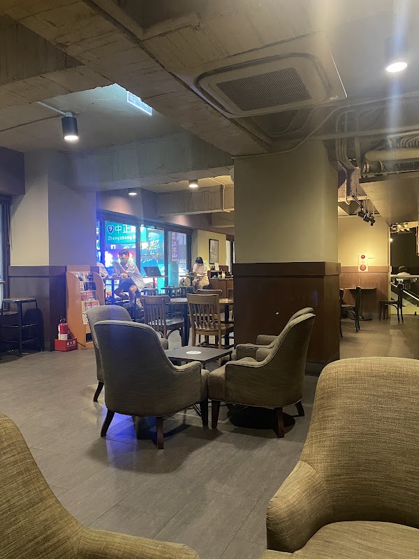STARBUCKS Hualien Shop 4
