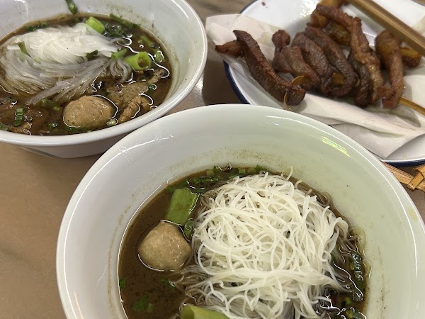 แมวดำ ก๋วยเตี๋ยวเรือ Black me-o boat noodle 4