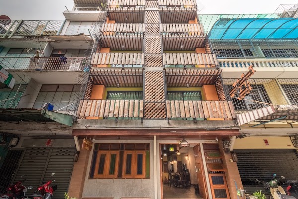 Banthat Thong Hostel
