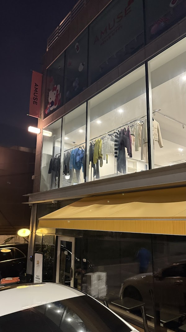 Diagonal hannam showroom