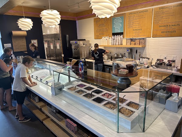 Elly's Ice Cream 1