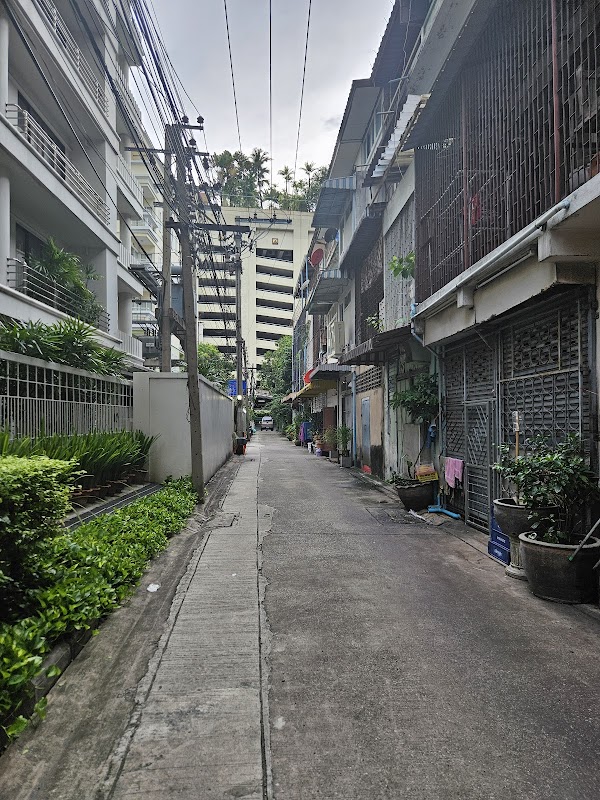 14 Place Sukhumvit Suites