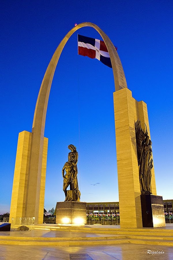 Plaza de la Bandera Republica Dominicana 1