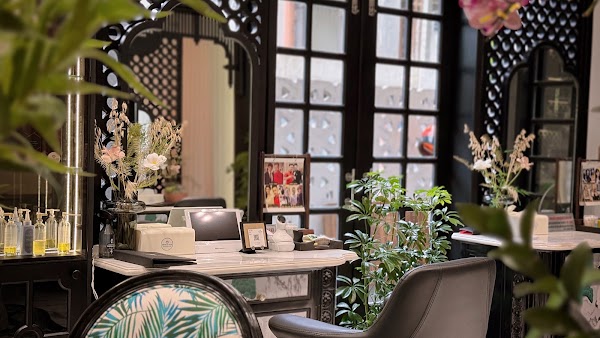 Nien Is New Hairsalon & Headspa