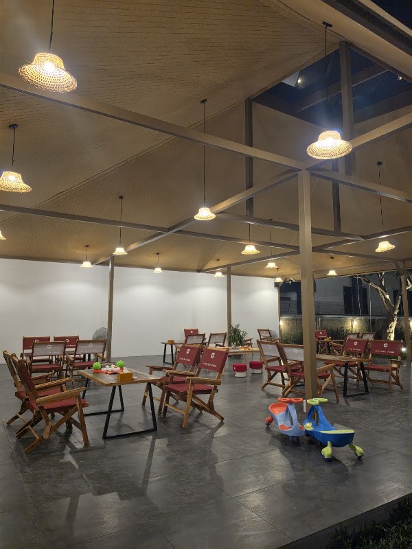 Living The Dream Cafe & Playground ( Charoen Mueang Rd.)