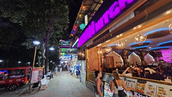 Walking Street 1