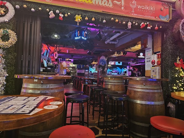 waikiki BEACH PUB