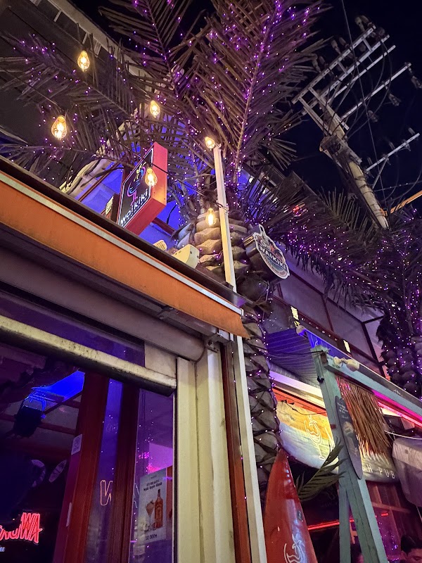 waikiki BEACH PUB 4