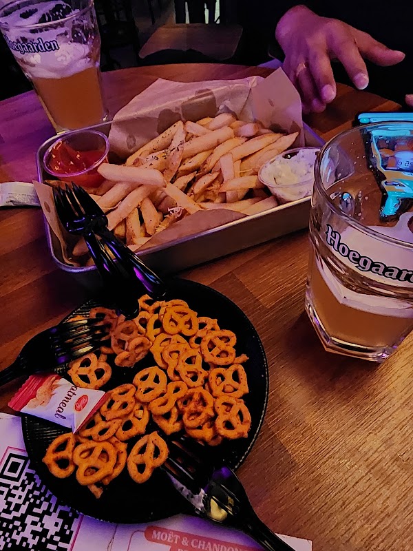 waikiki BEACH PUB 3