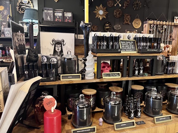 Black Moon Botanica 5
