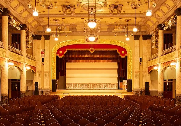 Osaka City Central Public Hall 4