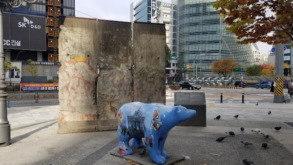 Cheonggyecheon Berlin Square