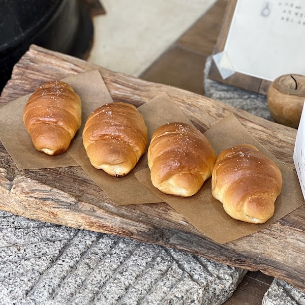 Jayeondo Sogeumppang (Salt Bread) in Dosan 5