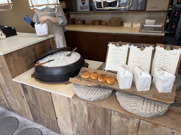 Jayeondo Sogeumppang (Salt Bread) in Dosan 3