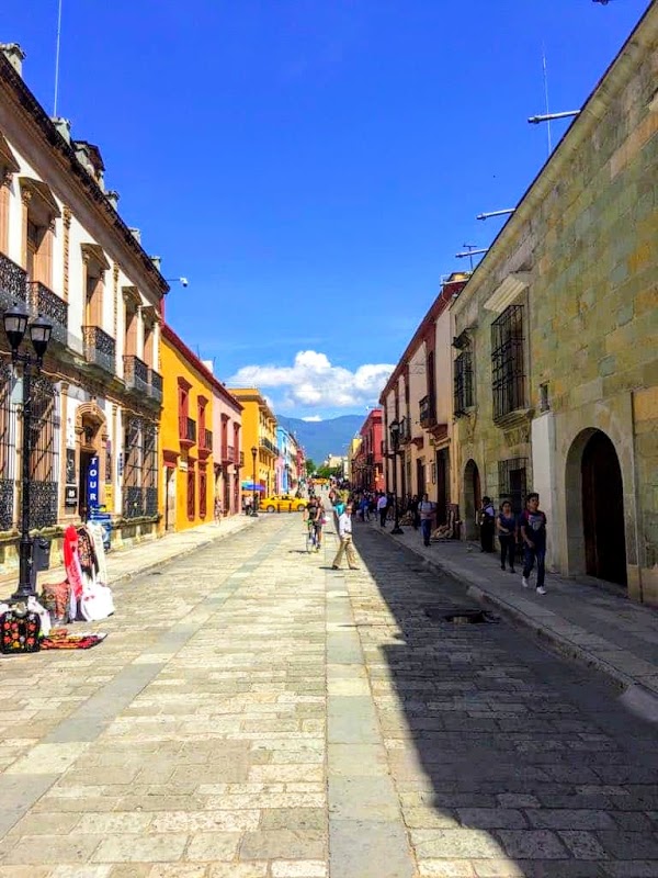 Calle Macedonio Alcalá