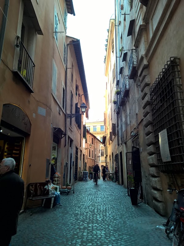 Via della Reginella