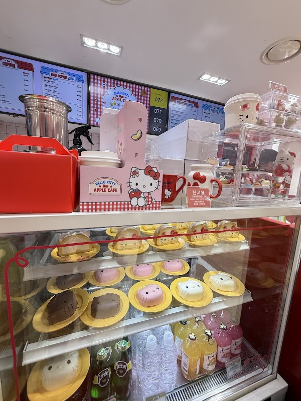 Hello Kitty Apple Cafe 4