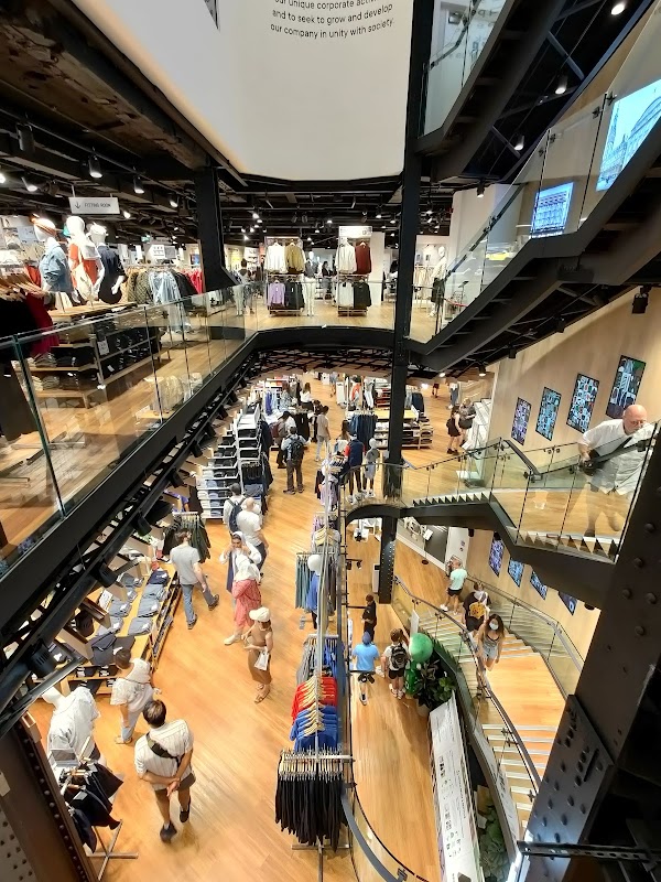 UNIQLO Regent Street 5