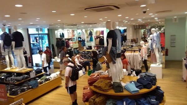 UNIQLO Regent Street 2