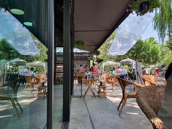 Baan 1,000 Mai Café & Farm