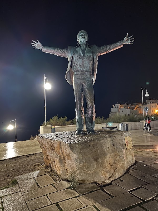 Monumento a Domenico Modugno 5