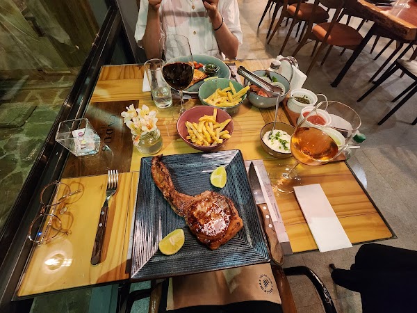 TINTO CARNES & VINOS 3