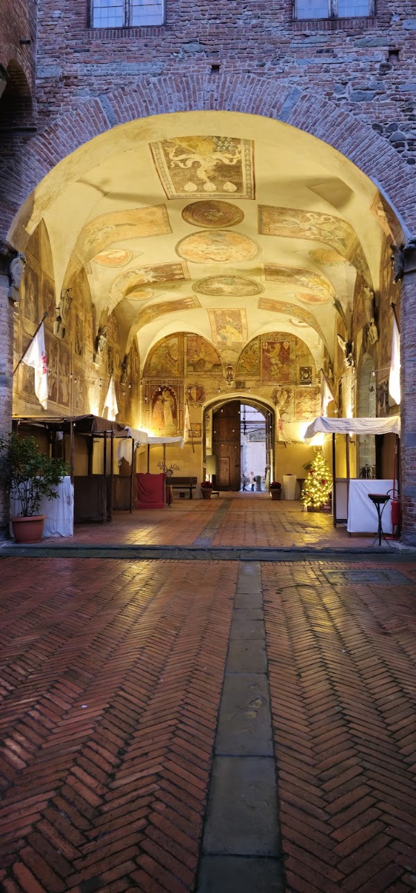 Palazzo dei Vicari 4