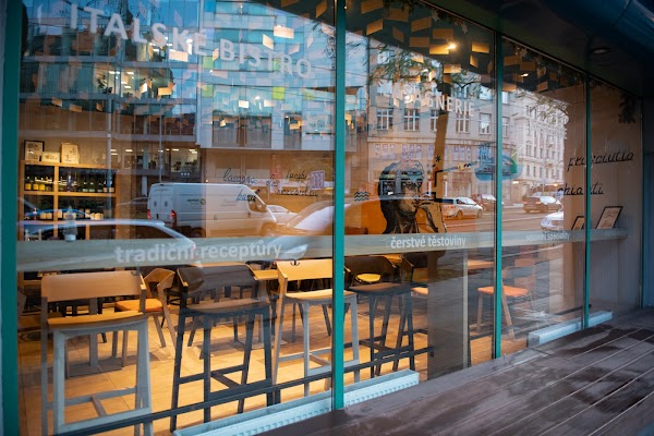 La Mouka wine bistro